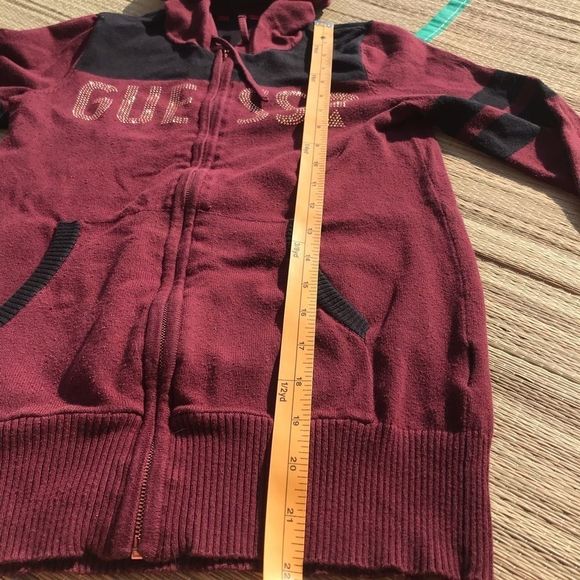 🍁50% Off Sale 🍁 Guess sweater - Picture 8 of 9